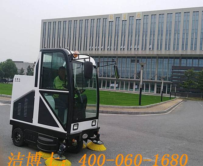 洁博士电动扫地车客户案例——南京交通职业技术学院