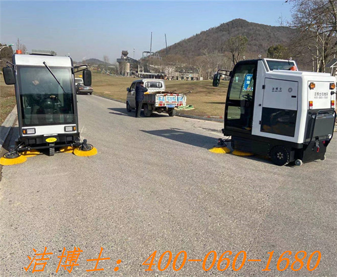 洁博士驾驶扫地机用户案例——南京港城保洁服务有限公司